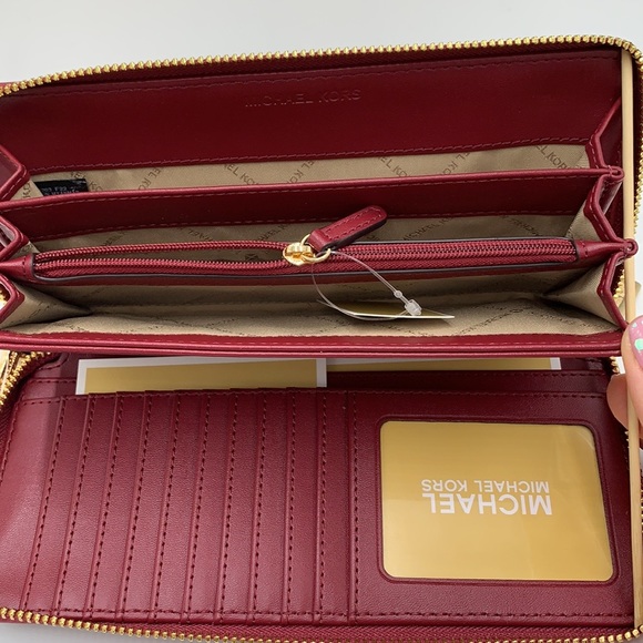 MICHAEL KORS
Leather Continental Wristlet Phone Case Wallet
Oxblood
NWT - Picture 11 of 16